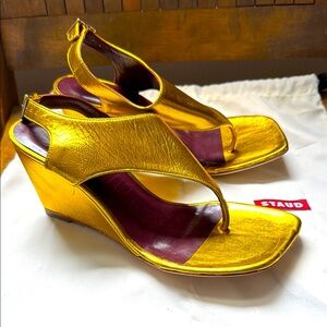 STAUD Alex Metallic Gold Wedge Sandals 37